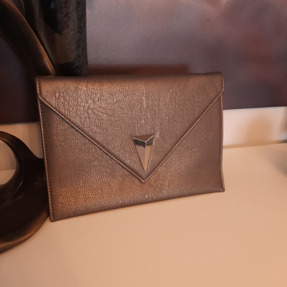 Metallic clutch